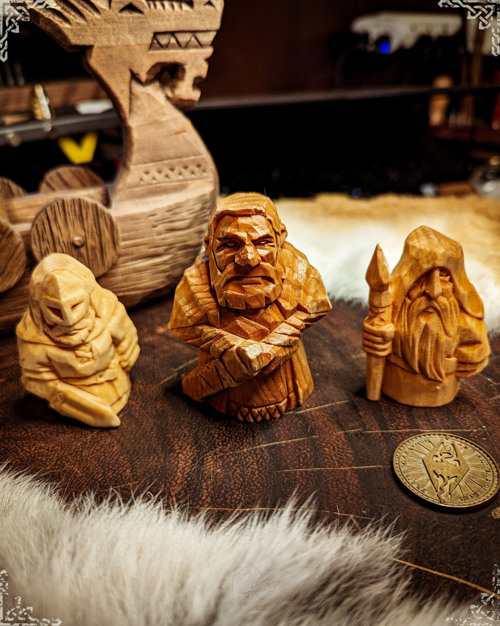 Light Crew - Hand-carved Wooden Statues - thenordicwizardthenordicwizard