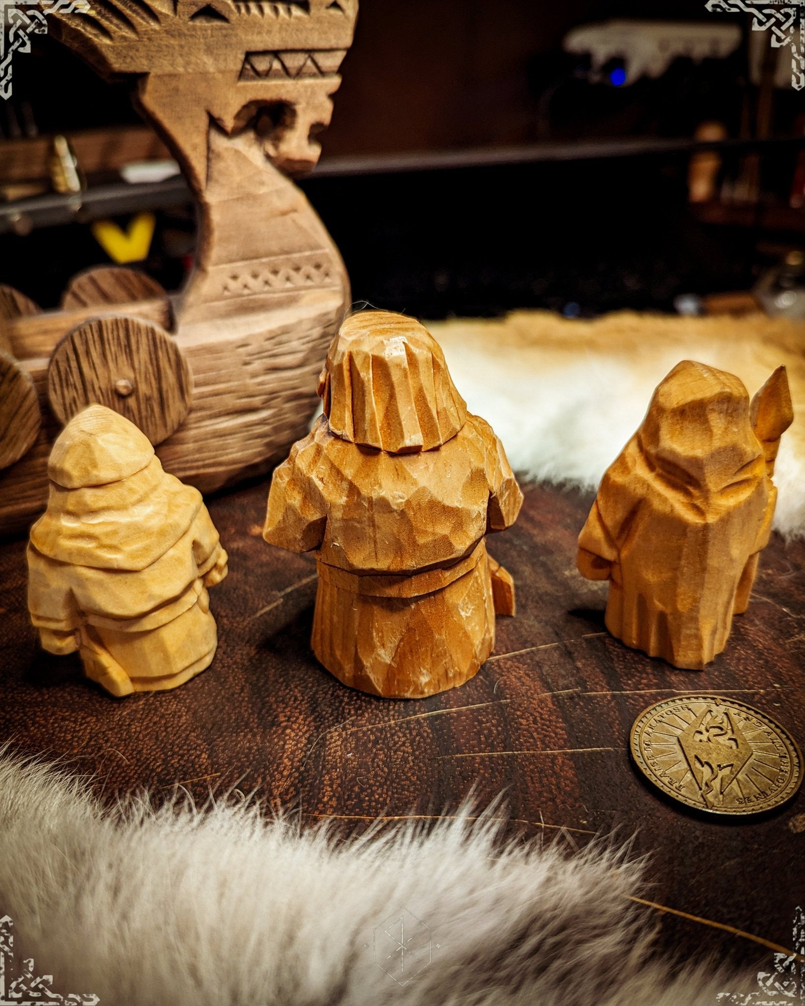 Light Crew - Hand-carved Wooden Statues - thenordicwizardthenordicwizard