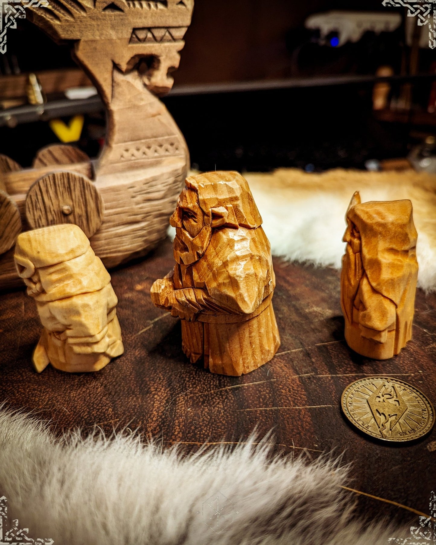 Light Crew - Hand-carved Wooden Statues - thenordicwizardthenordicwizard