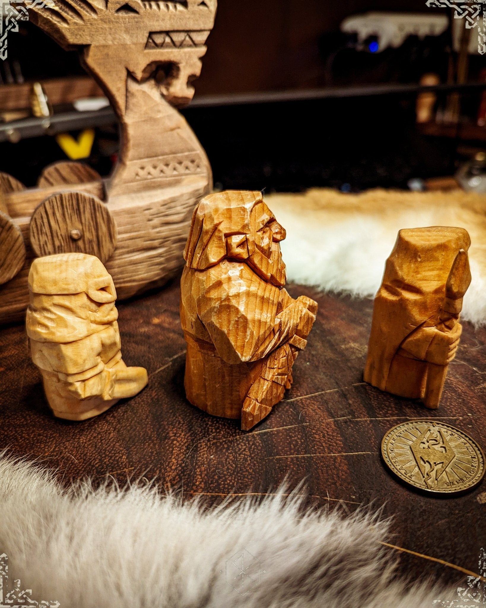 Light Crew - Hand-carved Wooden Statues - thenordicwizardthenordicwizard